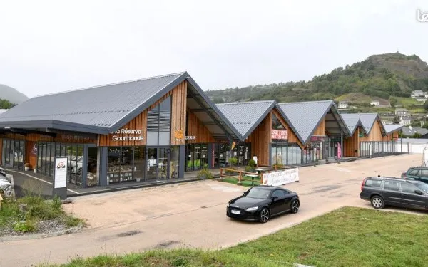 Local commercial 100 m2 emplacement strategique premiuim forte visibilite
