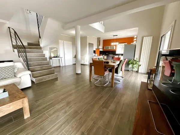 Villa 5 pièces 200 m²