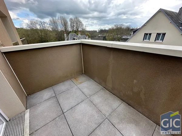 BEAU STUDIO AVEC BALCON