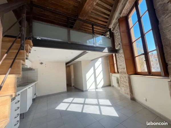 Duplex de caractère 74 m² - Place des Tapis - lumineux & cachet ancien