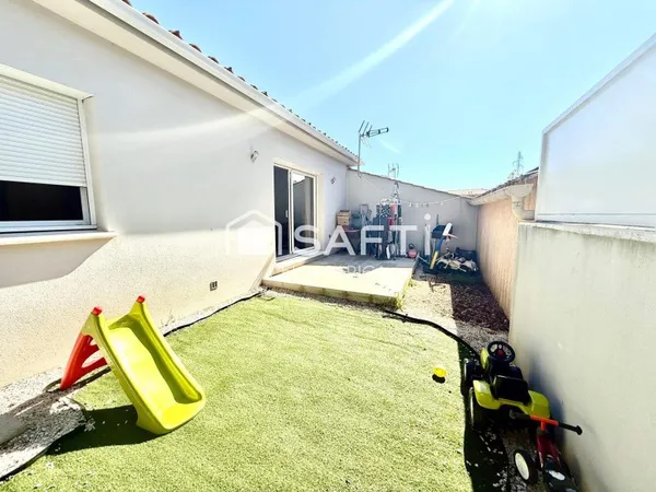 Maison récente de 2022 vendue louée à Volx - Loyer 900 € par mois