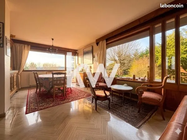 Maison 10 pièces 230 m²