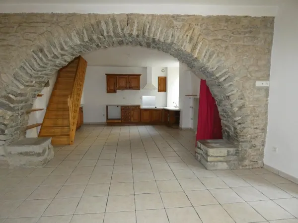 Maison de village R+1 de 107m² avec 3 chambres et une cour