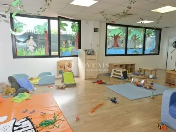 Bureau 366 m²