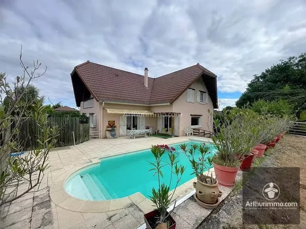 Maison 9 pièces 254 m²