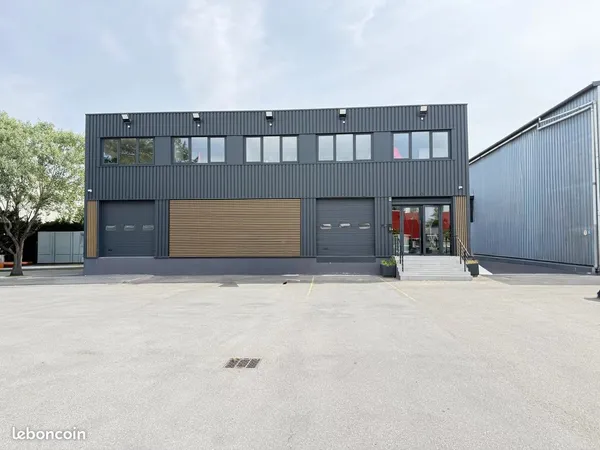 Local 2080 m² Chelles