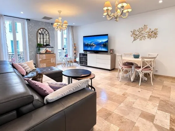 A vendre : 3 pièces rénové - Immeuble bourgeois - Grasse