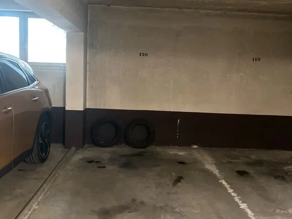 Garage parking couvert