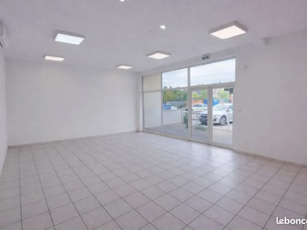 Local d'activité 267 m² + extérieur sécurisé - Istres Tubé Nord - fort potentiel