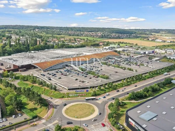 Locaux commerciaux sur la RN 13