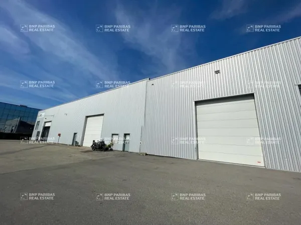 Local commercial 682 m²