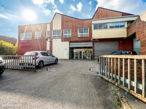 Local bureaux 1 678 m²
