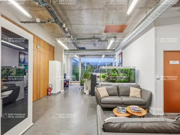 Bureaux 801 m²