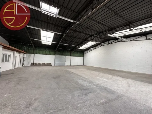 Entrepôt 4 pièces 400 m²