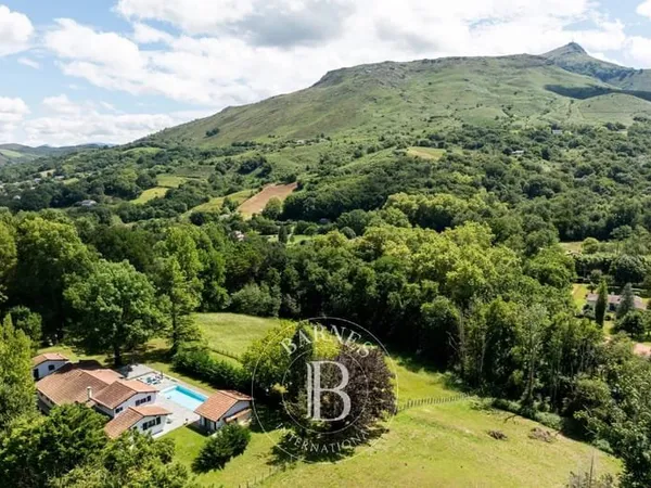 Ascain, Maison De 230 M², Très Belles Vues Montagnes