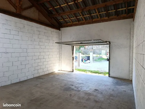 Locaux de stockage / boxes / garages
