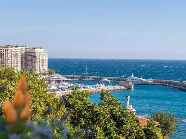 CAP D'AIL AUX PORTES DE MONACO - 3 PIÈCES - VUE MER PANORAMIQUE - JARDIN - PARKING