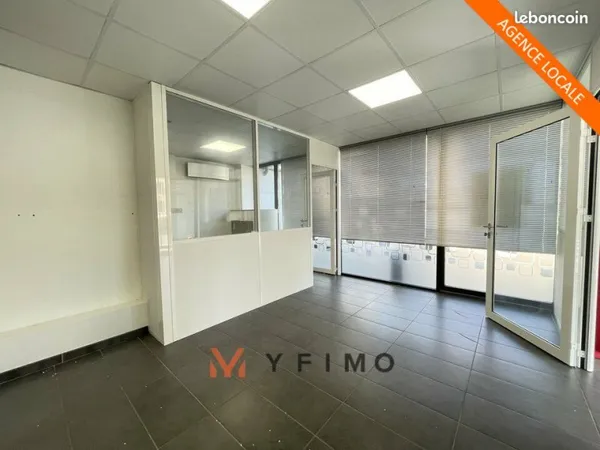 LOCAL COMMERCIAL 41 m² ECQUEVILLY
