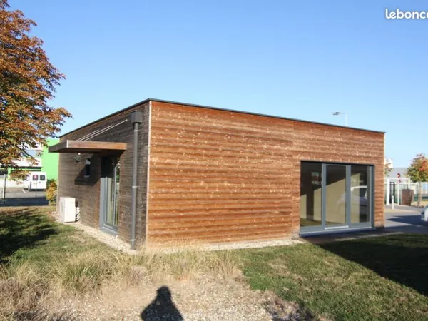 COLMAR ZI NORD/ Local PMR de 77m² avec 4 stationnements extérieurs
