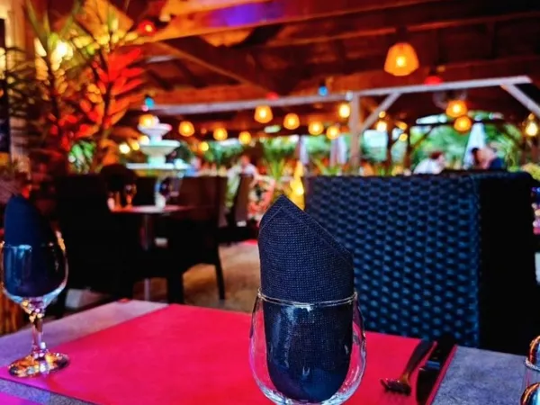 Restaurant avec terrasse exceptionnelle - Emplacement n°1 Agen - Parking privé