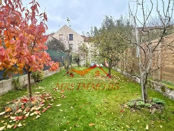 Terrain 332 m2 avec grange à aménager et bâtis existant