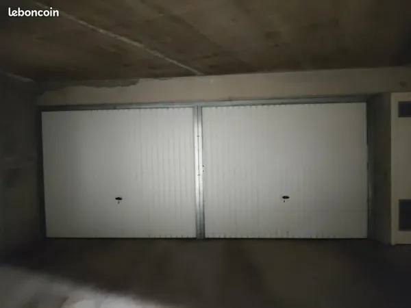 Garage 9 999 m² Saint Nazaire
