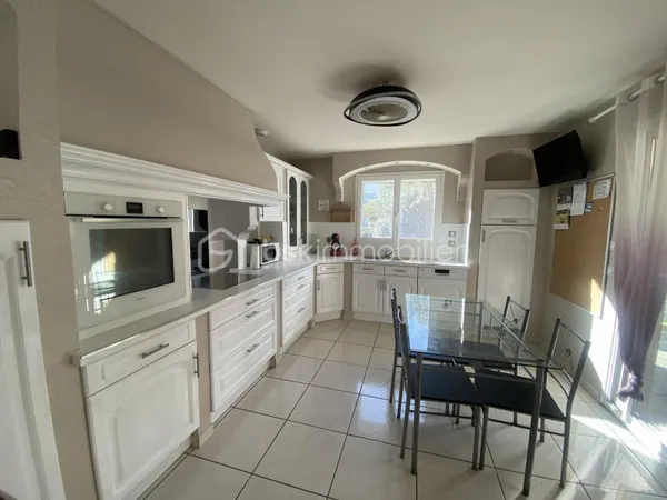 Maison 10 pièces 183 m²