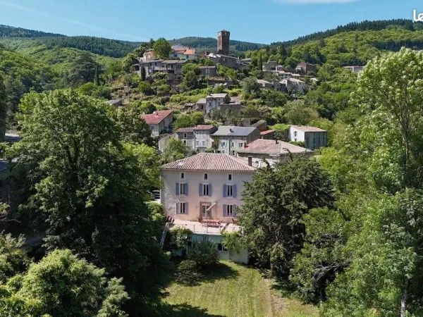 Maison 8 pièces 300 m²