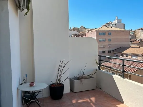 Vue mer + terrasse / TOUT à pied / T4 lumineux, calme (rare)