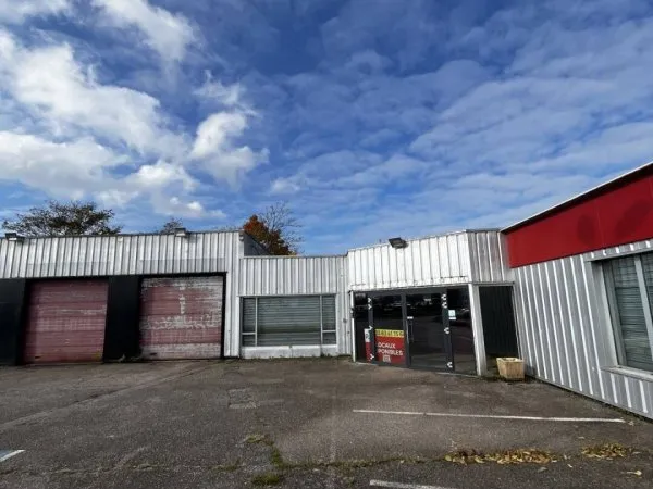 Local commercial 366 m²