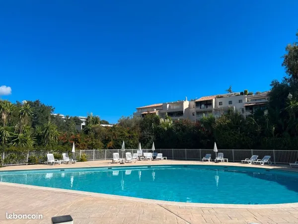 Antibes saint jean - joli 2 pieces dernier etage