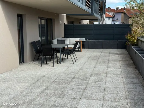 Rare en centre-ville - T3 (67m²) calme et orienté Sud avec garage (28m²) et terrasse (98m²)