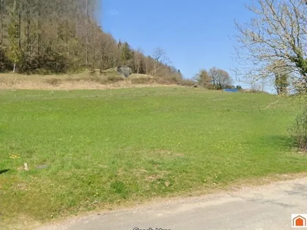 Terrain constructible dans un écrin de verdure