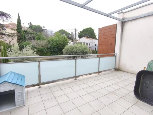 T3 de 70 m2 terrasse et parking
