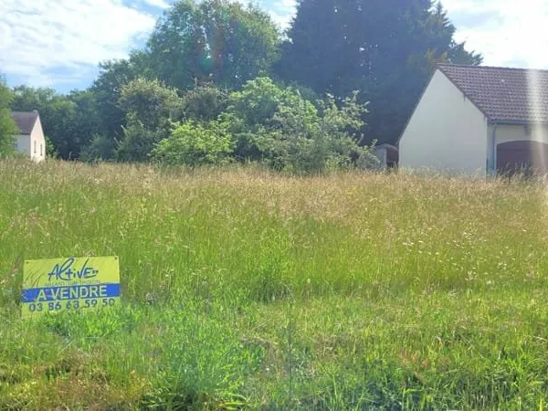 Terrain constructible à St-Maurice-Thizouaille de 1860 m2 avec façade de 14m