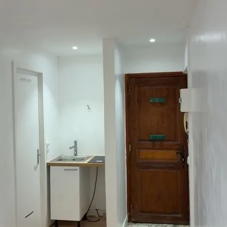 Studio Studio refait à neuf 16 m² - Gare 15min à pied