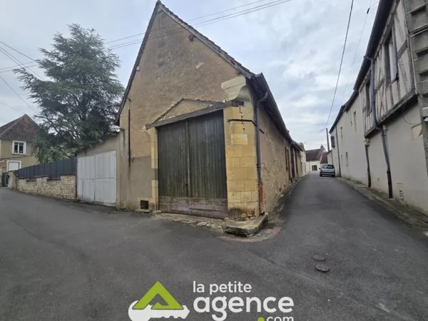DUN SUR AURON : Très grand garage ou plutôt belle grange av