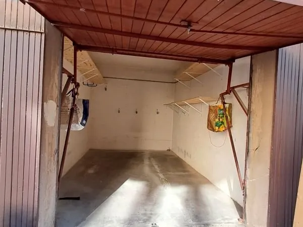 Box garage