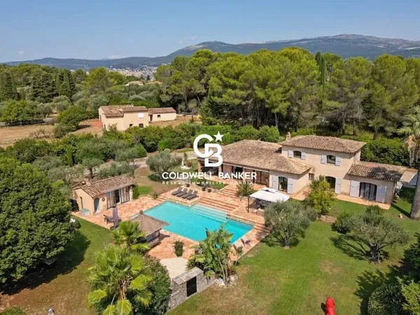 Propriété de prestige avec piscine, jardin paysager et oliveraie