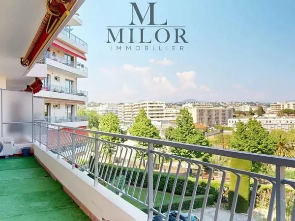 2 PIECES - TERRASSE - BORDS DE MER