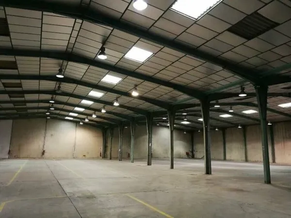 Entrepôt 2350 m²