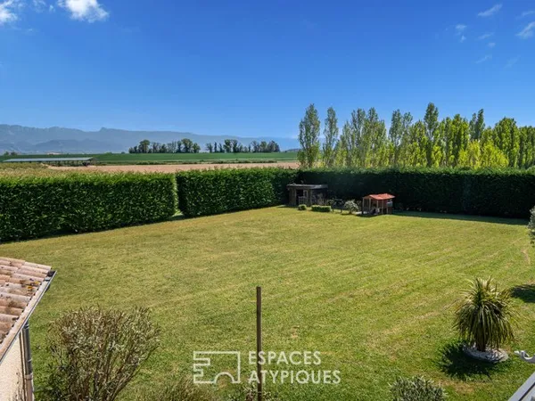 Contemporaine familiale avec piscine et vue dégagée à Alixan