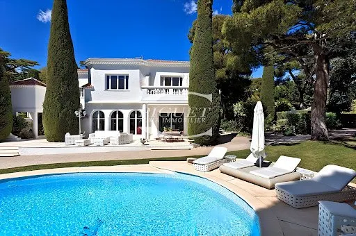 Villa 9 pièces 300 m²