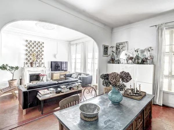 APPARTEMENT BOURGEOIS A RENOVER QUARTIER LIBERATION