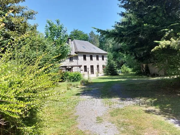 Propriété avec vue sur le lac- proche Égletons