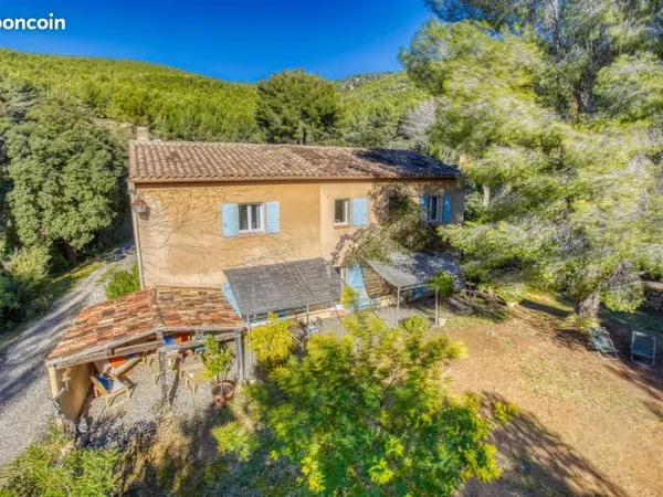 Propriété 10 pièces - 250 m²
