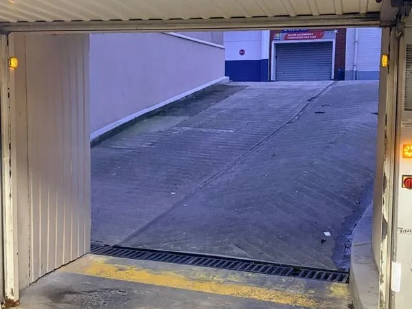Emplacement de parking au 8 rue Pasteur à CLICHY (92110)
