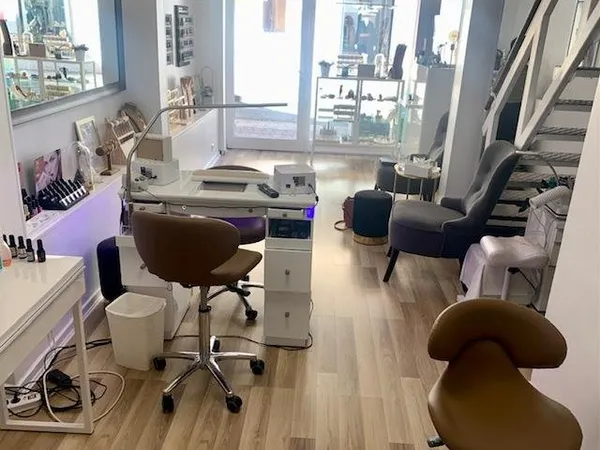 Salon De Beauté - Droit Au Bail