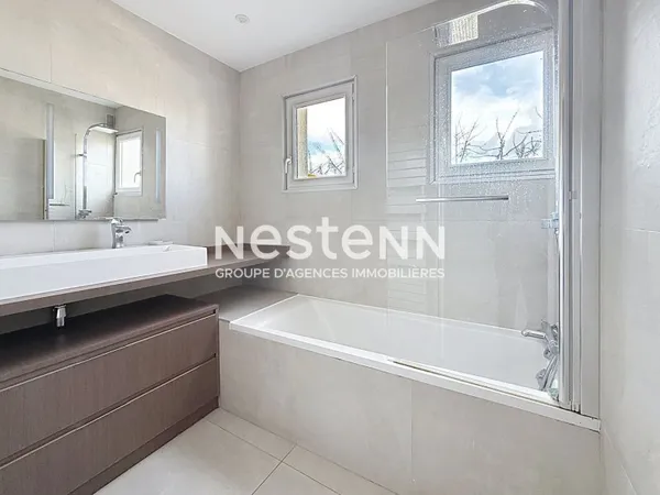 Grand Appartement Bron Type 5 pièces avec 3 chambres Balcon, Cave et Parking - 69500 BRON