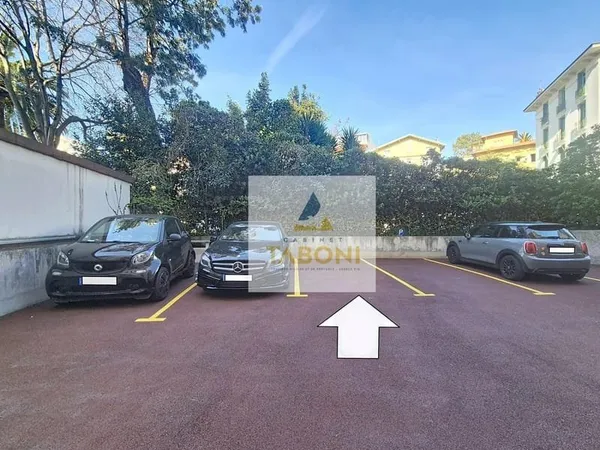 PARKING DE PLAIN PIED - AV GAY